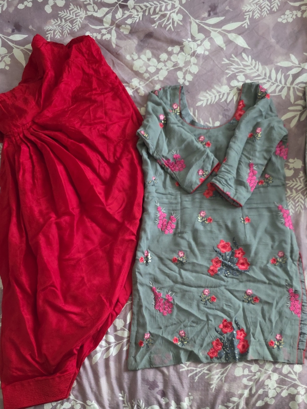 Women Floral Embroidered Salwar Suit